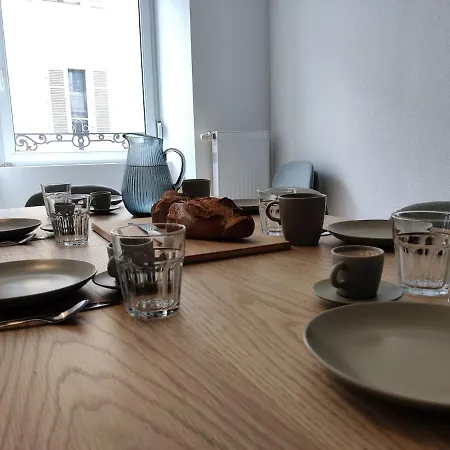 Chaleureux Appartement Centre Ville Bars Et Restaurants Apartment